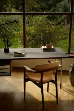 109 Armchair, valnød af Finn Juhl