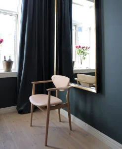 109 Armchair, valnød af Finn Juhl