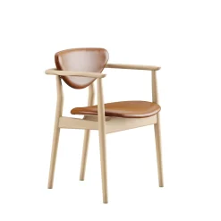 109 Armchair, valnød af Finn Juhl