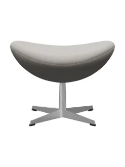 3127 Fodskammel til Ægget af Arne Jacobsen stofgr. 2