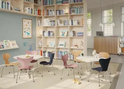 3108 Liljen Barnestol, midnight blue fra Fritz Hansen