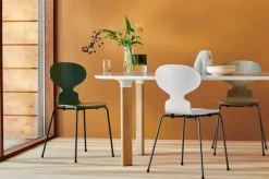 3101 Myren Stol lakeret af Arne Jacobsen