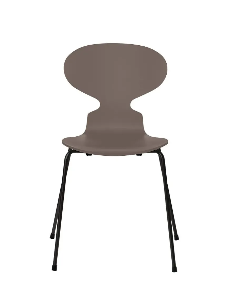 3101 Myren Stol lakeret af Arne Jacobsen