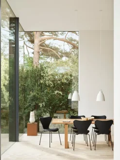 3107 Stol, fuldpolstret Essential læder valnød/brown bronze stel af Arne Jacobsen