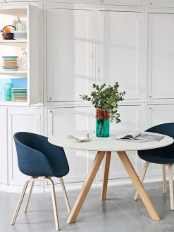 About a Chair AAC22 forsidepolstret, hvid skal fra Hay