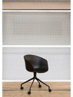 About a Chair AAC53 fra Hay