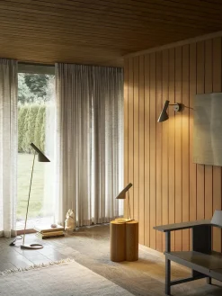 AJ Mini Table Lamp, grey/brass af Arne Jacobsen