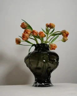 Ammonit Vase, new smoke fra Hein Studio