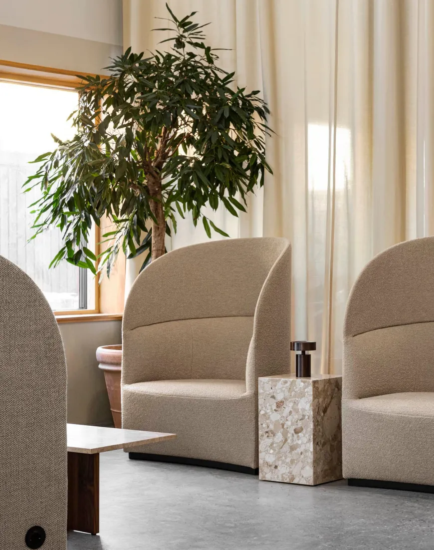 Androgyne Lounge Table, Calacatta Viola / Wood fra Audo Copenhagen