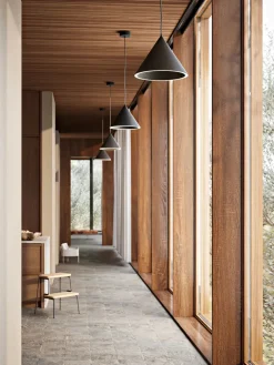 Annular Pendant fra Woud