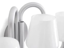 Apollo Wall Sconce, hvid opalglas fra Hay