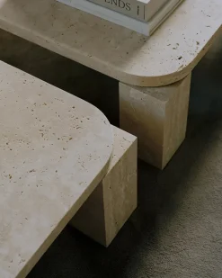 Atlas Sofabord 600x600, Unfilled Travertine fra New Works