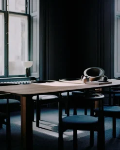 Atlas Spisebord 2500x950, Smoked Oak fra New Works