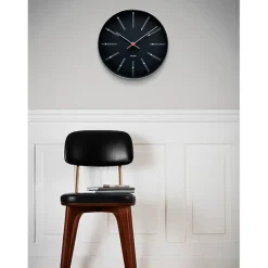 Bankers club vægur af Arne Jacobsen i sort (Ø: 21)