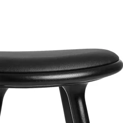 Barstol i sortbejdset eg fra Mater