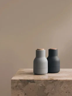 Bottle Grinder Small, hunting green/beige fra Audo Copenhagen