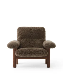 Brasilia Lounge Chair, Dark Stained Oak Sheepskin Root fra Audo Copenhagen