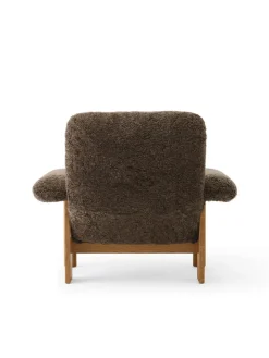 Brasilia Lounge Chair, Dark Stained Oak Sheepskin Root fra Audo Copenhagen