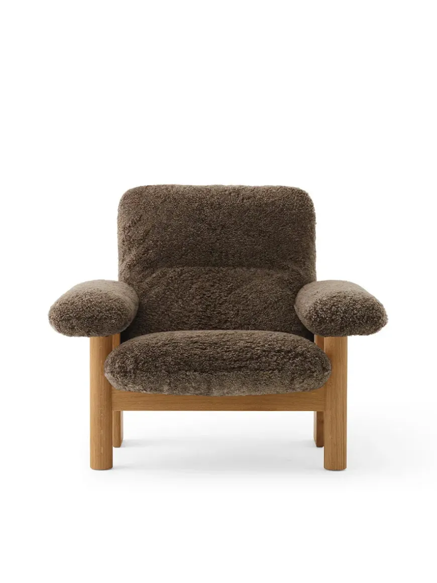 Brasilia Lounge Chair, Natural Oak Sheepskin Nature fra Audo Copenhagen