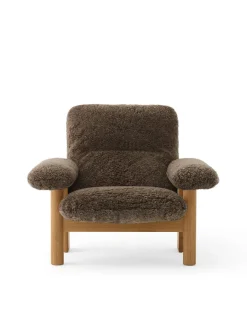 Brasilia Lounge Chair, Natural Oak Sheepskin Root fra Audo Copenhagen