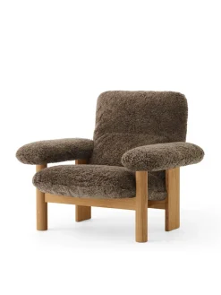 Brasilia Lounge Chair, Natural Oak Sheepskin Root fra Audo Copenhagen
