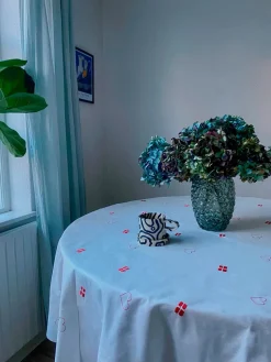 Celebration Dug, Rund fra Blåmst