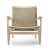 CH25 Loungestol, eg hvidolie af Hans J. Wegner