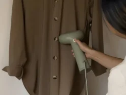 Cirrus No.3 Iron Steamer, Charcoal fra Steamery Stockholm