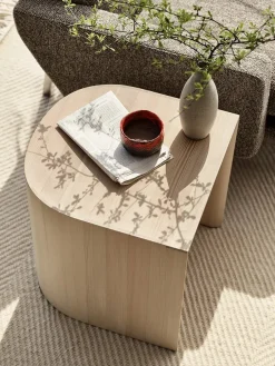 CM210 Taburet, fyrretræ af Cecilie Manz