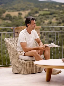 Coast Loungestol med. Swivel, sand fra Cane-line