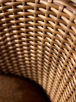 Coast Loungestol med. Swivel, sand fra Cane-line