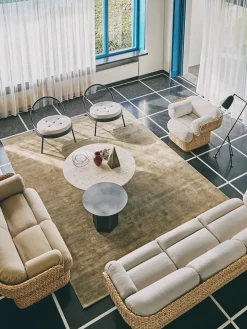 Copacabana Lounge Chair, black semi matt fra GUBI