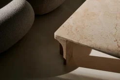 Doric Coffee Table 140 x 80 cm, Neutral White Travertine fra GUBI