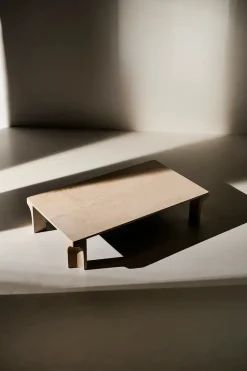 Doric Coffee Table 140 x 80 cm, Neutral White Travertine fra GUBI