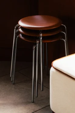 Dot skammel, valnød af Arne Jacobsen