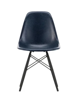 Eames Fiberglass Chair DSW, sortlakeret ahorn fra Vitra