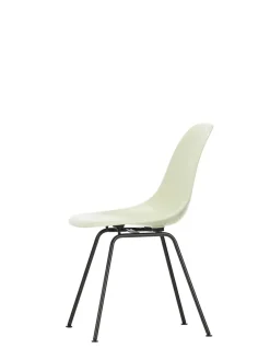 Eames Fiberglass Chair DSX, sortlakeret fra Vitra