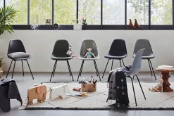 Eames Fiberglass Chair DSX, sortlakeret fra Vitra