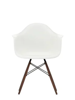 Eames Plastic Armchair DAW, mørk ahorn/white fra Vitra