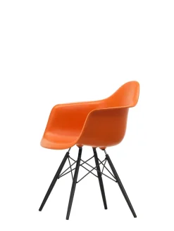 Eames Plastic Armchair DAW, sortlakeret ahorntræ fra Vitra