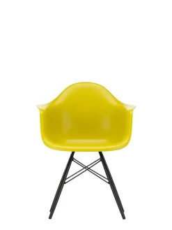Eames Plastic Armchair DAW, sortlakeret ahorntræ fra Vitra