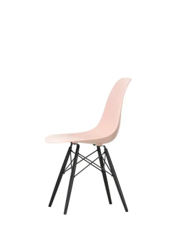 Eames Plastic Side Chair DSW, sortlakeret ahorntræ fra Vitra