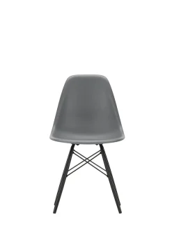 Eames Plastic Side Chair DSW, sortlakeret ahorntræ fra Vitra