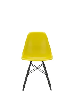 Eames Plastic Side Chair DSW, sortlakeret ahorntræ fra Vitra