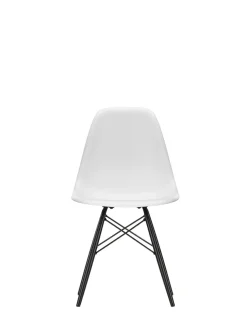 Eames Plastic Side Chair DSW, sortlakeret ahorntræ fra Vitra