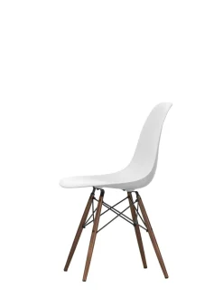 Eames Plastic Side Chair DSW, mørkbejdset ahorntræ fra Vitra