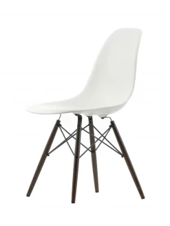 Eames Plastic Side Chair DSW, mørkbejdset ahorntræ fra Vitra