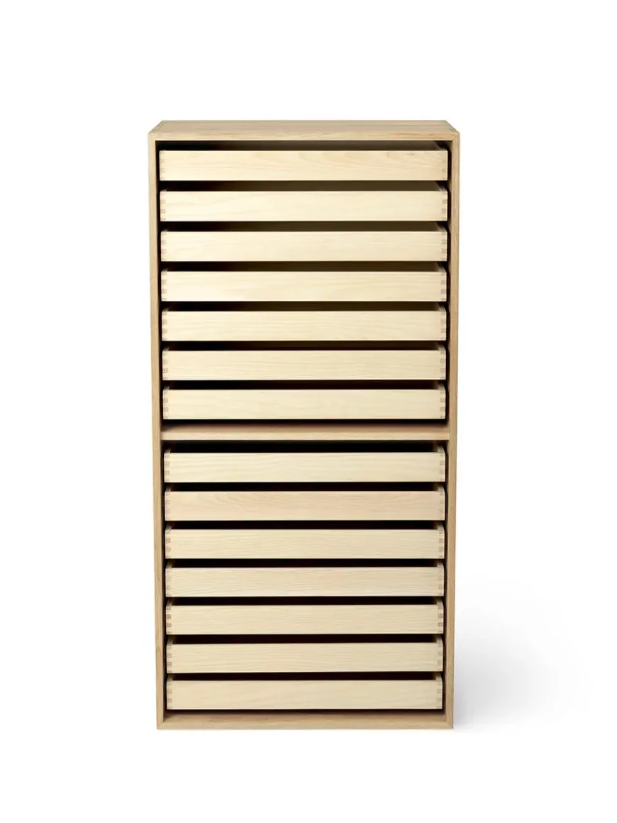 FK63 Reol med bakker, oprejst fra Carl Hansen & Søn