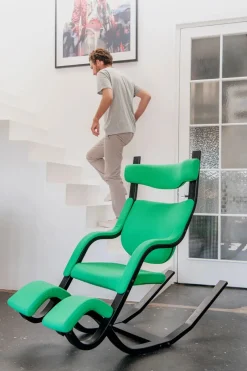 Gravity Balans Lænestol fra Variér (Sort ask)