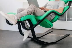 Gravity Balans Lænestol fra Variér (Sort ask)